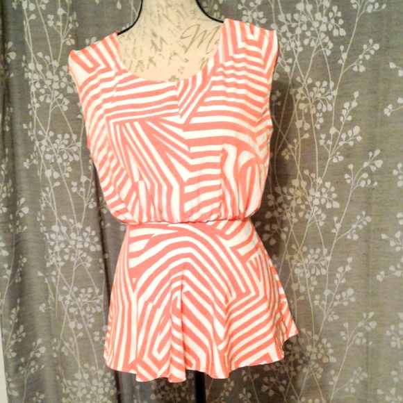 Paper Crane Tops - Clearance🔴 Paper Crane Peplum Peek A Boo Back